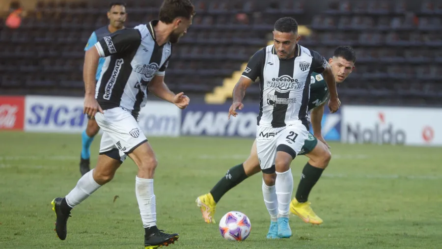 Copa Argentina: Chaco For Ever sorprendió a Sarmiento y lo eliminó por penales en Santa Fe Copa Argentina: Chaco For Ever sorprendió a Sarmiento y lo eliminó por penales en Santa Fe