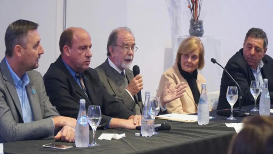González Fraga en Paraná. González Fraga en Paraná.