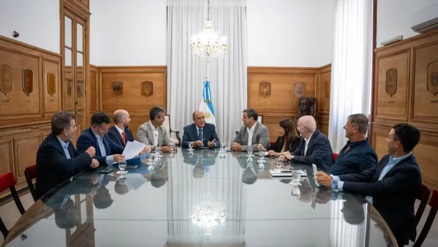 Guillermo Francos encabezó la primera reunión por el temario y las fechas de tratamiento para las sesiones extraordinarias con los diputados dialoguistas.