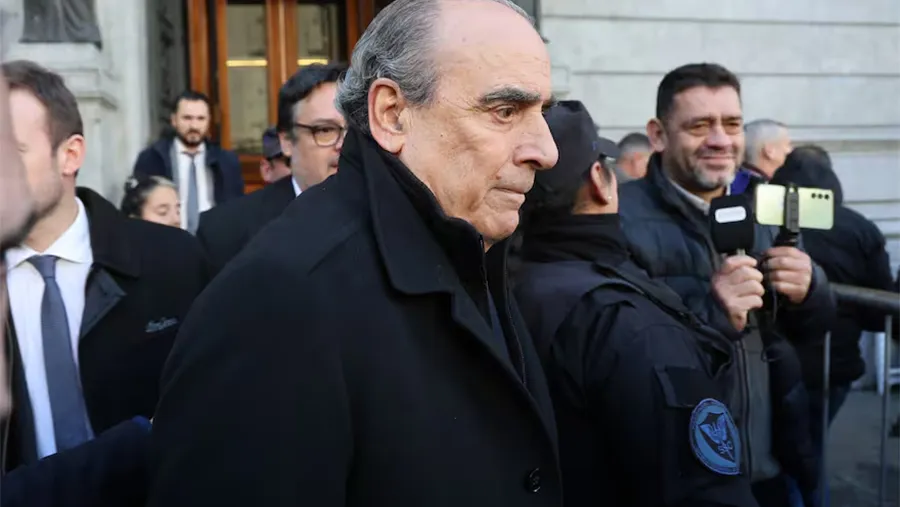 El jefe de gabinete, Guillermo Francos, sale del Senado de la Nación. El jefe de gabinete, Guillermo Francos, sale del Senado de la Nación.