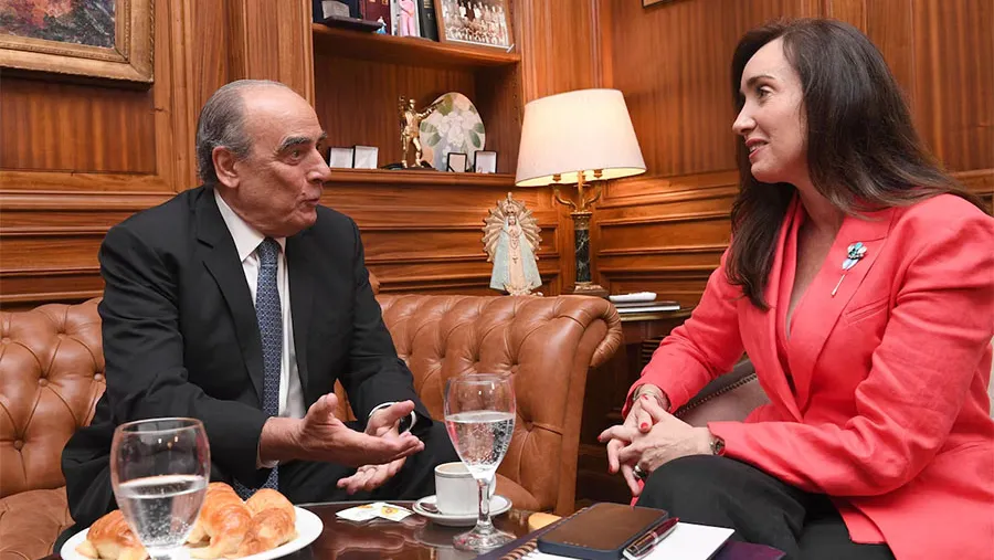 El jefe de Gabinete, Guillermo Francos, junto a la vicepresidenta Victoria Villarruel.