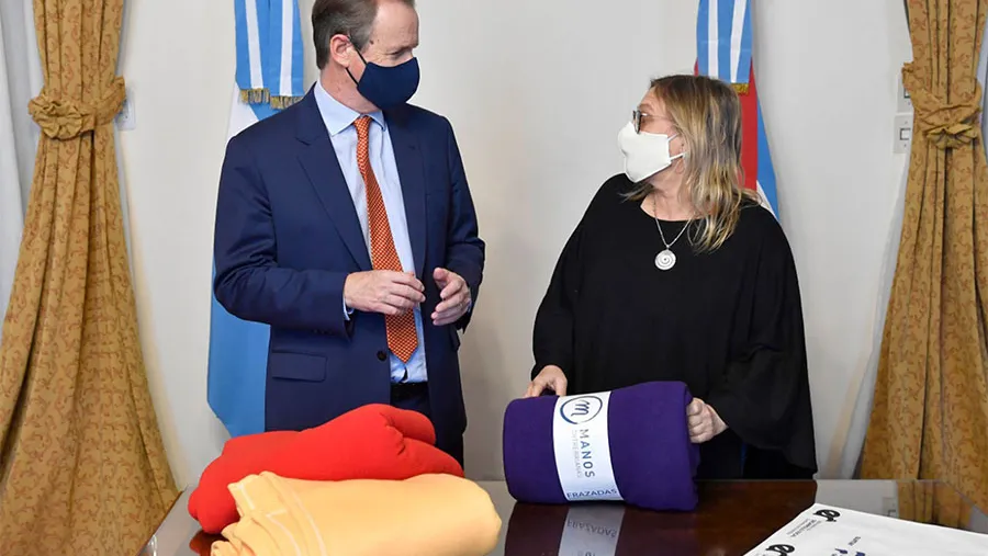 El gobernador Gustavo Bordet evaluó junto a la ministra de Desarrollo Social, Marisa Paira, el desarrollo del programa Cobijar. El gobernador Gustavo Bordet evaluó junto a la ministra de Desarrollo Social, Marisa Paira, el desarrollo del programa Cobijar.
