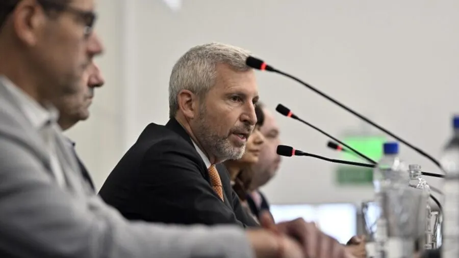 El gobernador Rogelio Frigerio confirmó el pago de 65 millones de dólares de la deuda. El gobernador Rogelio Frigerio confirmó el pago de 65 millones de dólares de la deuda.