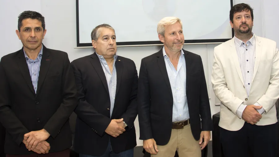 Frigerio debatió junto a industriales y operadores turísticos en Paraná