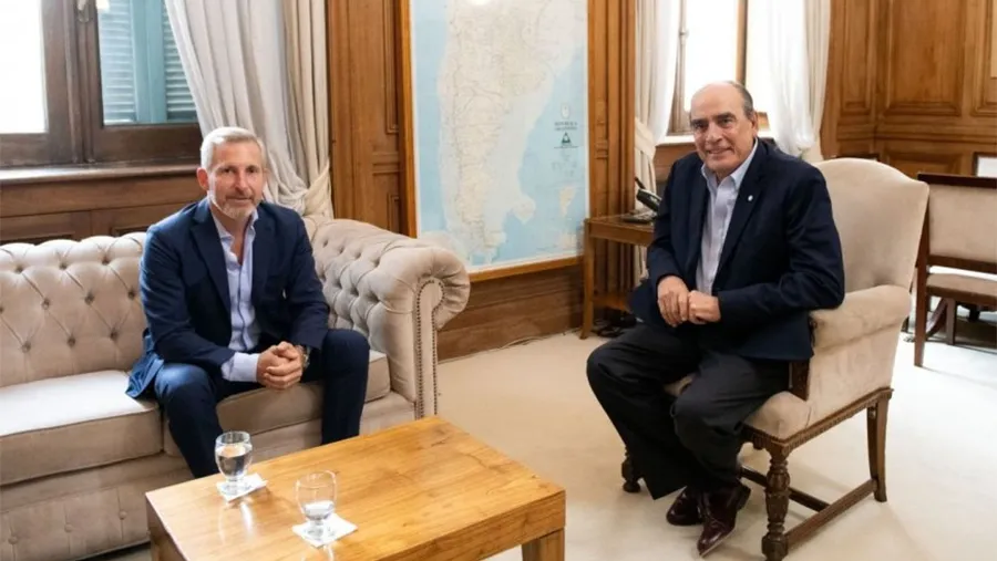 El ministro del Interior, Guillermo Francos, recibió el jueves pasado en horas de la tarde al gobernador de Entre Ríos, Rogelio Frigerio, para conversar sobre las principales reformas que impulsa el presidente Javier Milei y que necesitan los votos de la oposición para ser aprobadas.