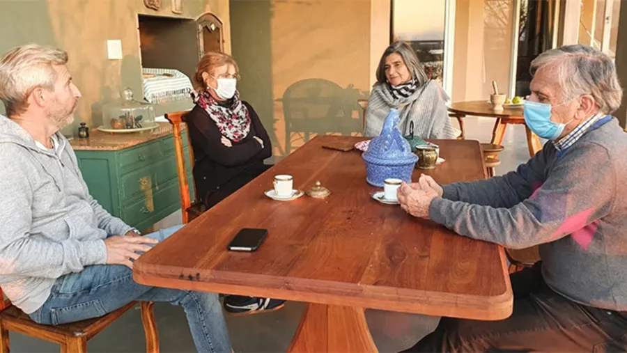 Rogelio Frigerio recorrió la costa de Paraná donde se reunió con referentes de la UCR de cara a las PASO de septiembre.