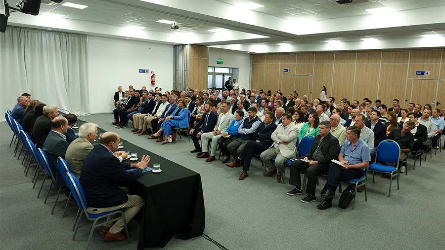 Frigerio les pidió a los intendentes trabajar con “diálogo” y de forma “coordinada” para afrontar los pagos. Frigerio les pidió a los intendentes trabajar con “diálogo” y de forma “coordinada” para afrontar los pagos.