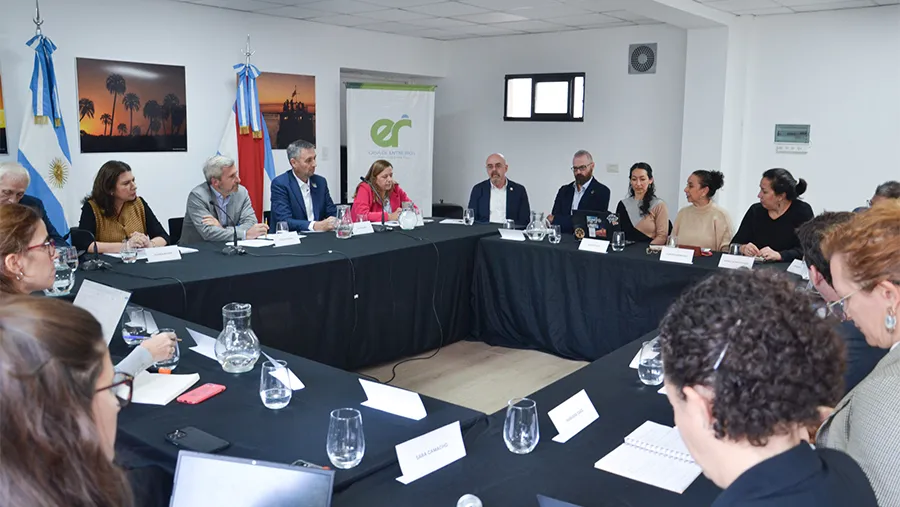 El gobernador Rogelio Frigerio se reunió con los responsables del Sistema de Naciones Unidas, especialmente para coordinar esfuerzos en áreas críticas como primera infancia, educación, salud e inversión productiva. El gobernador Rogelio Frigerio se reunió con los responsables del Sistema de Naciones Unidas, especialmente para coordinar esfuerzos en áreas críticas como primera infancia, educación, salud e inversión productiva.