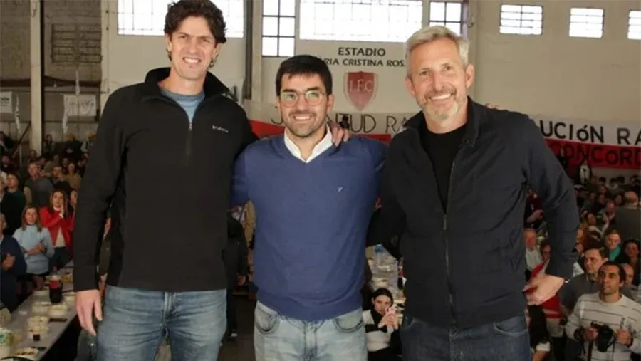 Martín Lousteau junto con el intendente de La Paz, Bruno Sarubi, y Rogelio Frigerio.