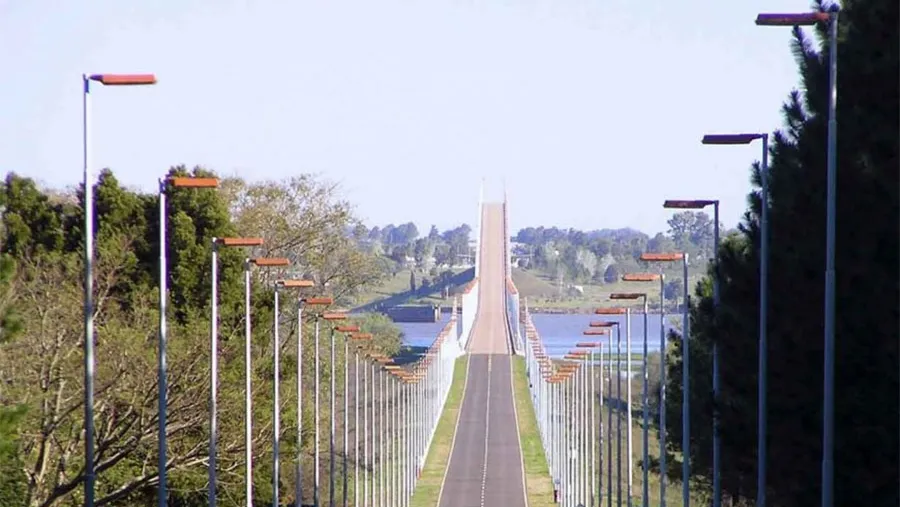 Hasta el 8 de enero los argentinos varados en el vecino país podrán cruzar por el puente “General San Martín” de 8 a 16. Hasta el 8 de enero los argentinos varados en el vecino país podrán cruzar por el puente “General San Martín” de 8 a 16.