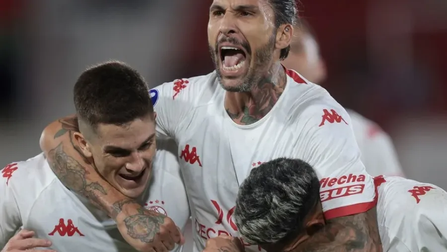 Fútbol: Huracán goleó a Guaraní en su estreno por la Copa Sudamericana