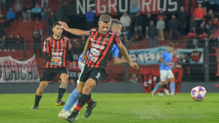 En su vuelta al estadio Grella, Patronato empató con Estudiantes de Río Cuarto