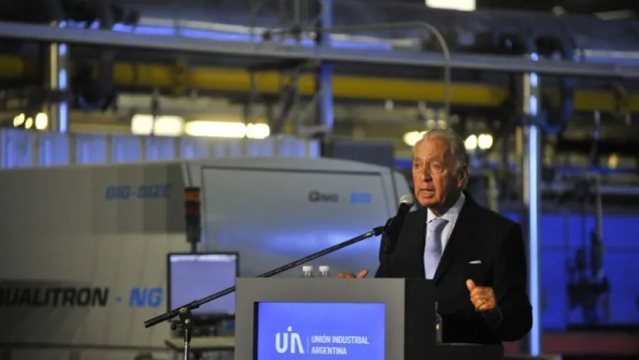 Con escasa presencia oficial y algunos roces, la UIA celebró el Día de la Industria