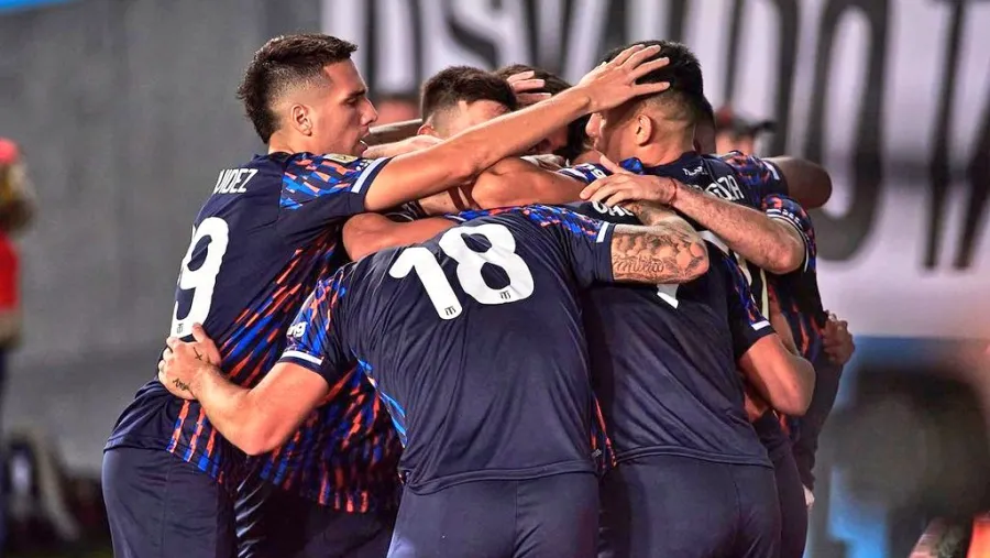 Fútbol: con una goleada, Talleres de Córdoba agudizó la crisis de Racing en Avellaneda Fútbol: con una goleada, Talleres de Córdoba agudizó la crisis de Racing en Avellaneda