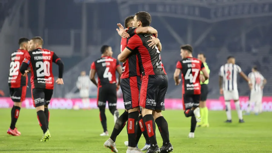 Con un gol tempranero, Newell’s venció a Talleres y se trepó a la cima del torneo