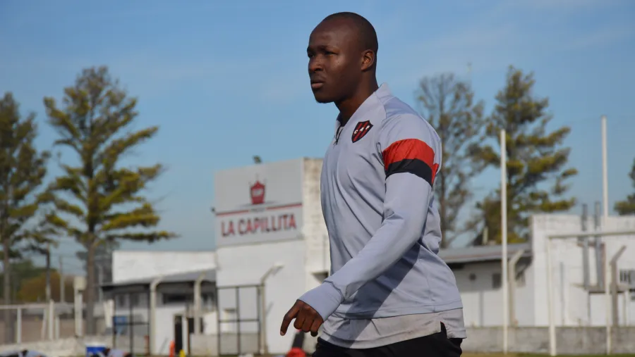 Patronato oficializó al colombiano Emerson Batalla como cuarto refuerzo