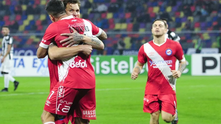 Con aporte entrerriano, Argentinos Juniors festejó a domicilio en Santiago del Estero