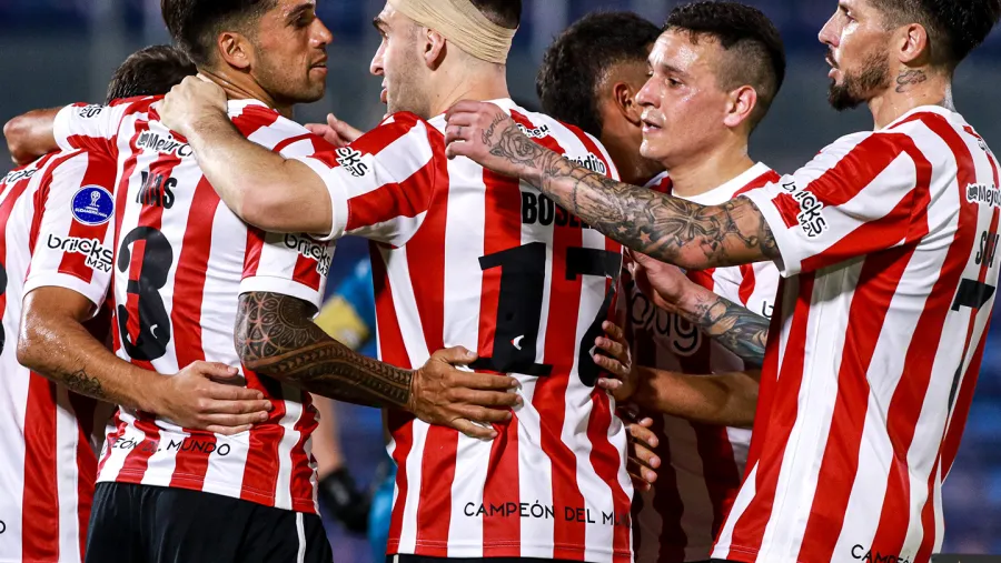 Copa Sudamericana: con aporte entrerriano, Estudiantes de La Plata goleó a Tacuary