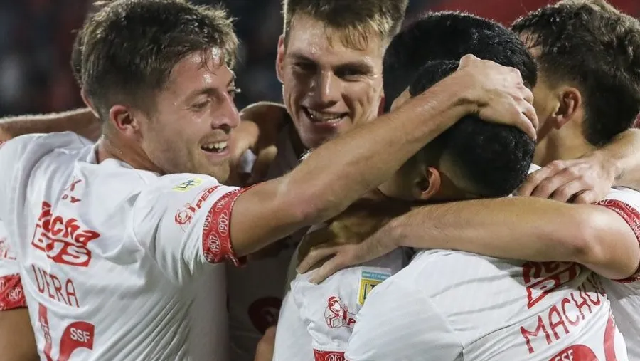 Unión le ganó a Huracán en un clima caliente y salió del fondo de la tabla