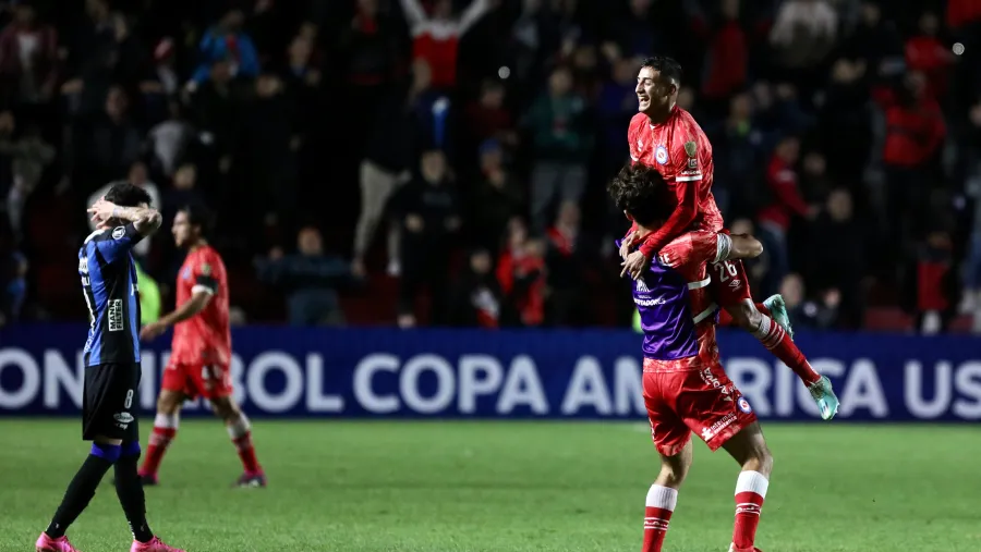 Argentinos Juniors lo dio vuelta ante Liverpool y avanzó en la Copa Libertadores Argentinos Juniors lo dio vuelta ante Liverpool y avanzó en la Copa Libertadores