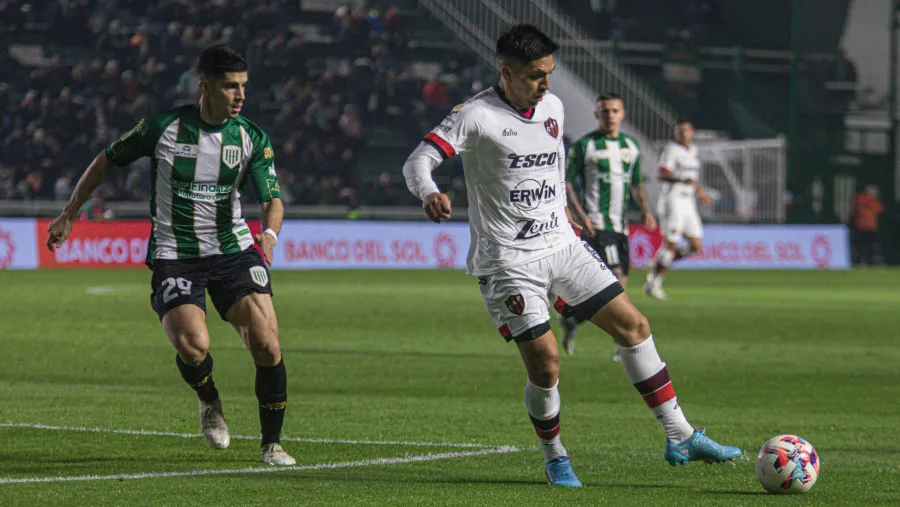Patronato sumó un punto ante Banfield sostenido por las manos de Facundo Altamirano