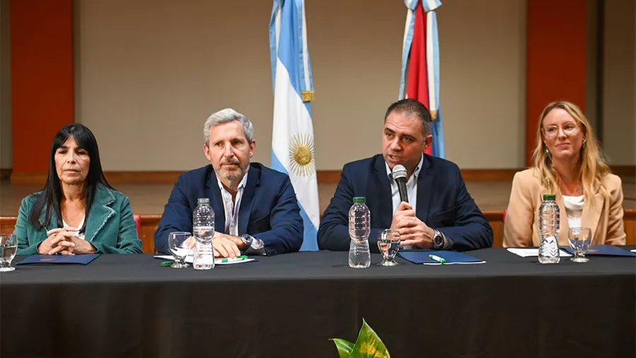 Para los problemas ambientales y sociales de Gualeguaychú, el gabinete provincial no funciona y el Municipio lo acompaña.