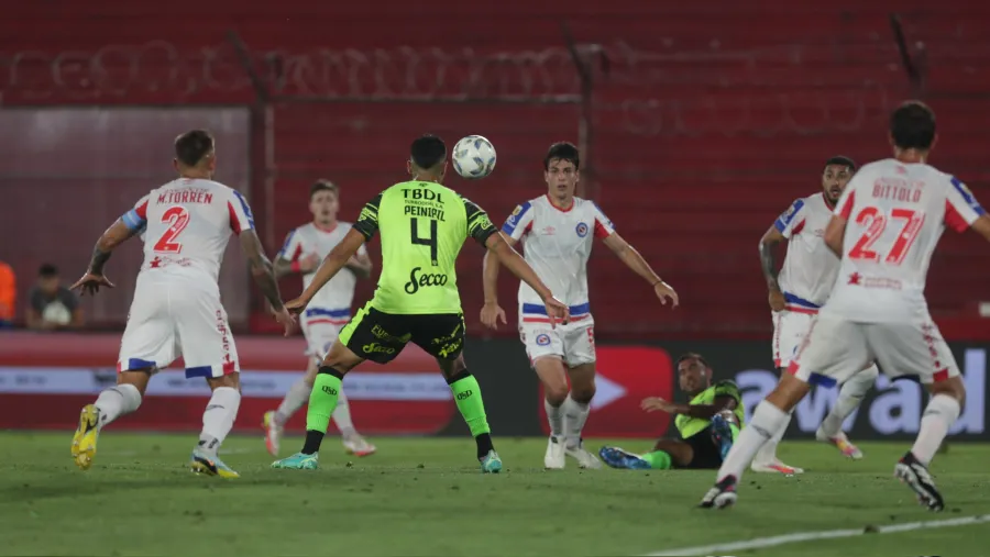 Barracas Central y Argentinos Juniors quedaron a mano en el cierre de la fase regular