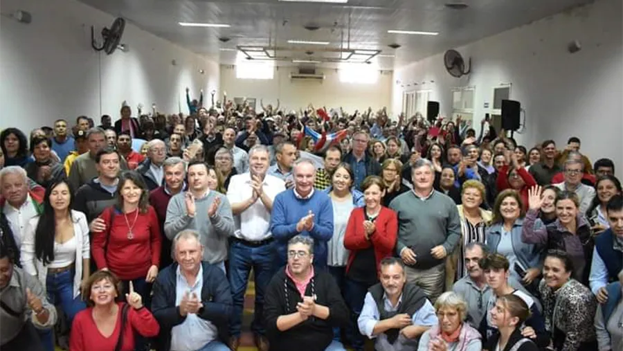 Con una masiva concurrencia el sector Entre Ríos Cambia que referencia a Pedro Galimberti se reunió en Lucas González para afirmar su vocación electoral. Con una masiva concurrencia el sector Entre Ríos Cambia que referencia a Pedro Galimberti se reunió en Lucas González para afirmar su vocación electoral.