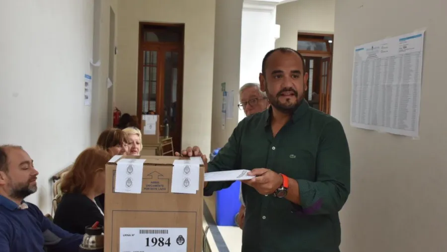 Lisandro Gamarra votando Lisandro Gamarra votando