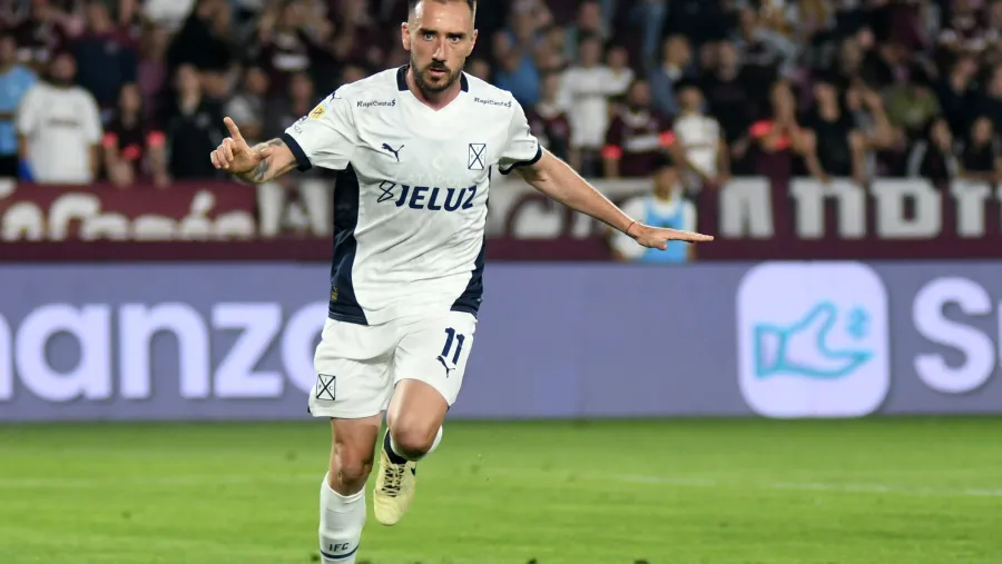 Independiente venció a Lanús y tiene un pie en la próxima Copa Sudamericana Independiente venció a Lanús y tiene un pie en la próxima Copa Sudamericana