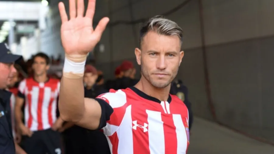 A los 36 años, la “Gata” Fernández anunció su retiro del fútbol