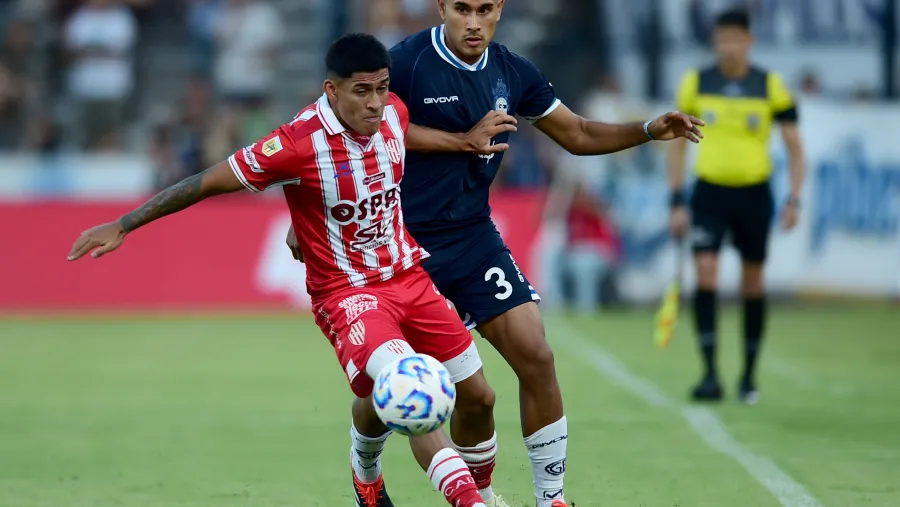 Con el tiro del final, Unión de Santa Fe festejó en un electrizante partido en La Plata Con el tiro del final, Unión de Santa Fe festejó en un electrizante partido en La Plata