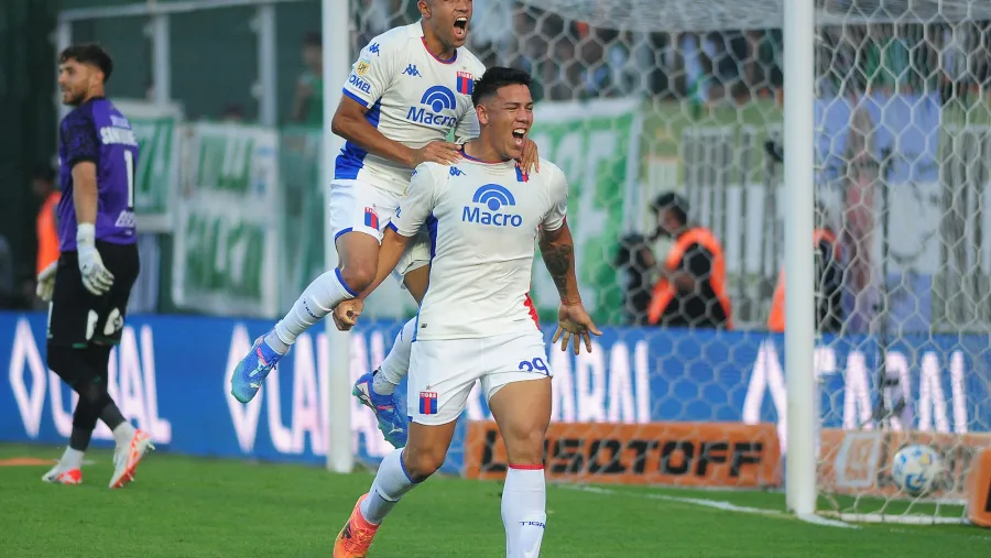 Tigre derrotó sobre el final a Banfield con un penal que despertó polémica Tigre derrotó sobre el final a Banfield con un penal que despertó polémica