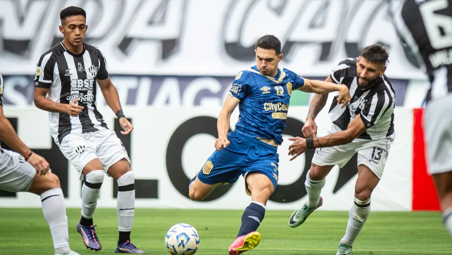 En Santiago del Estero, Rosario Central festejó su primer triunfo con Ariel Holan