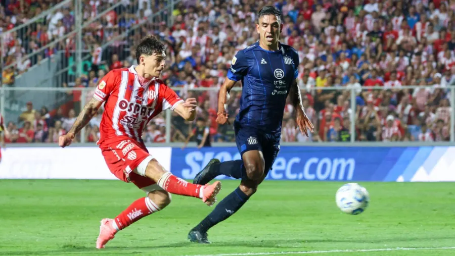 Talleres reaccionó ante Unión y festejó en una noche caliente en Santa Fe Talleres reaccionó ante Unión y festejó en una noche caliente en Santa Fe