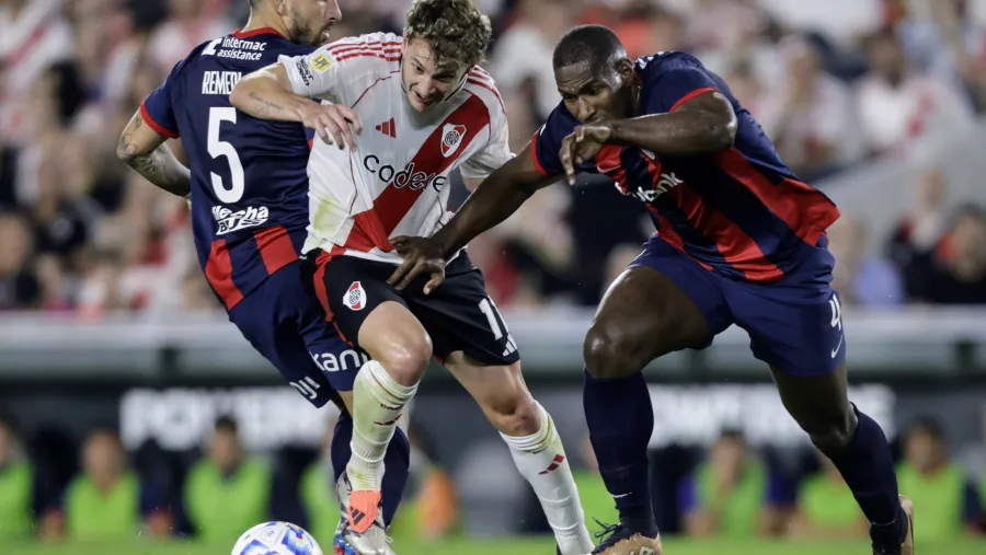 River y San Lorenzo quedaron a mano en el clásico pendiente de la fecha 24 River y San Lorenzo quedaron a mano en el clásico pendiente de la fecha 24