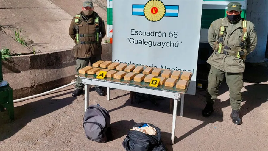 Incautaron casi 17 kilos de marihuana en un colectivo que circulaba por ruta 14