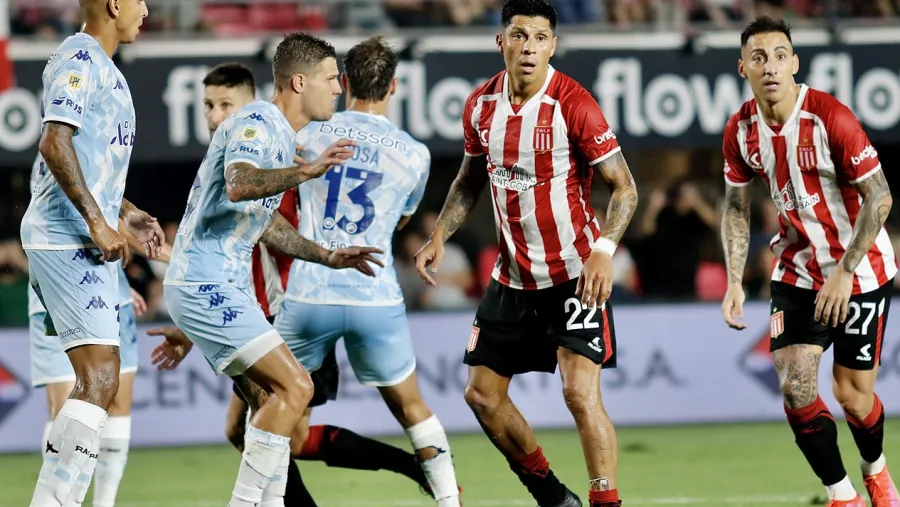 Fútbol: Estudiantes y Racing igualaron sin tantos y con el VAR como protagonista