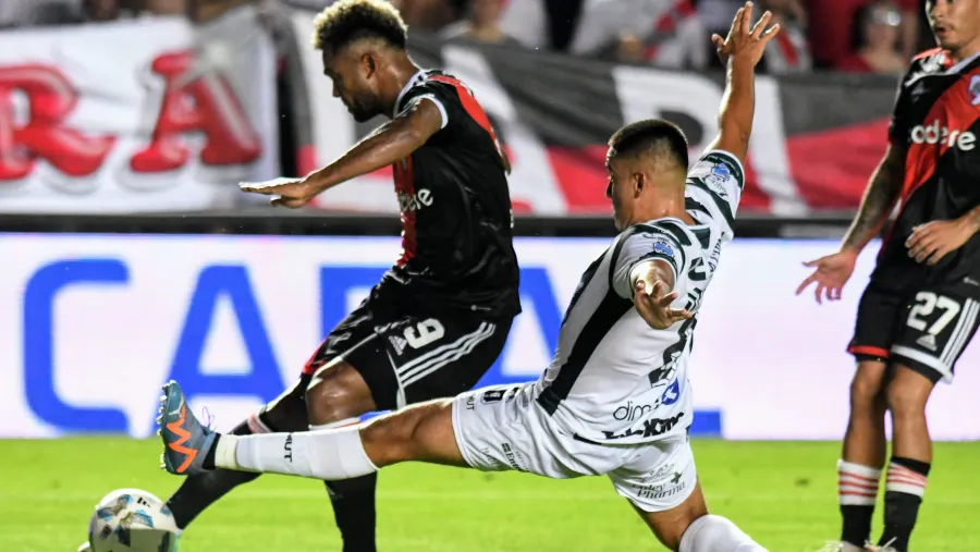 Fútbol: River también goleó en Santa Fe y eliminó a Excursionistas de la Copa Argentina Fútbol: River también goleó en Santa Fe y eliminó a Excursionistas de la Copa Argentina