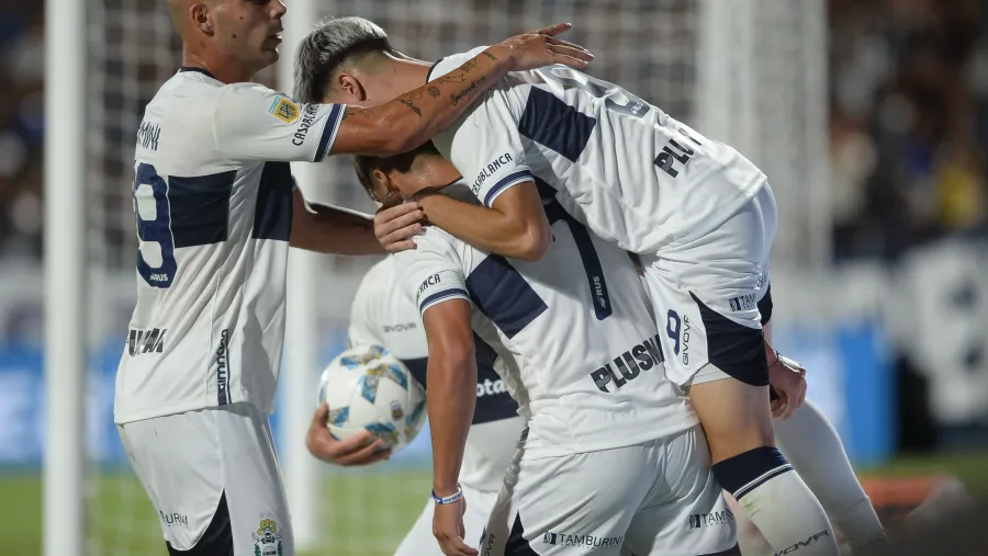 Gimnasia le ganó a Huracán y enderezó el rumbo en la Copa de la Liga Profesional de Fútbol