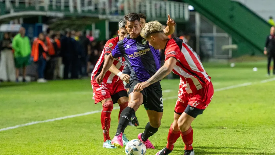 Banfield y Barracas Central no abrieron el marcador en el “Florencio Sola”