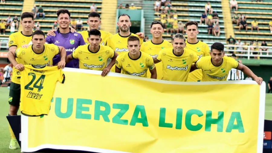 Con una bandera, Defensa y Justicia le dio su apoyo al entrerriano “Licha” Martínez Con una bandera, Defensa y Justicia le dio su apoyo al entrerriano “Licha” Martínez