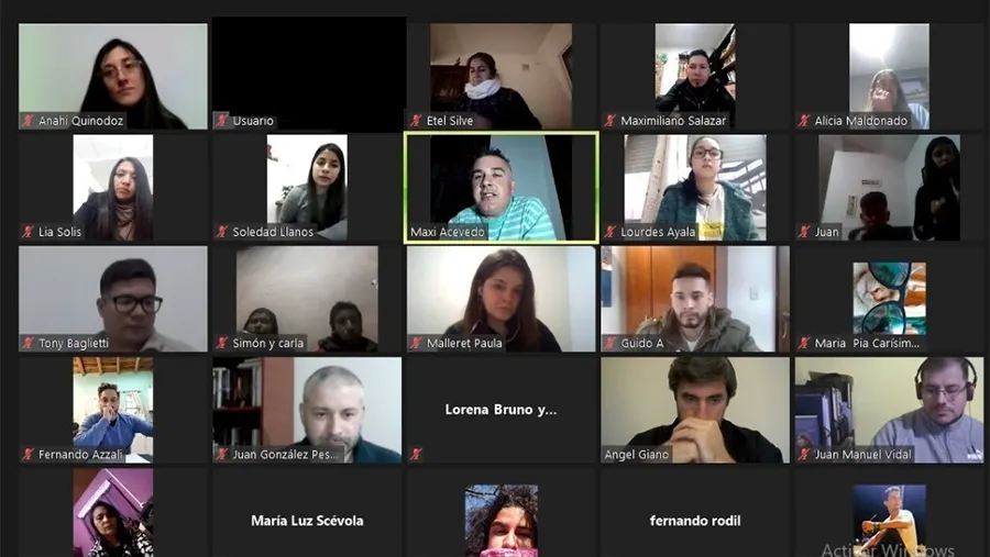 Giano mantuvo un encuentro virtual con 40 jóvenes de Concordia.
