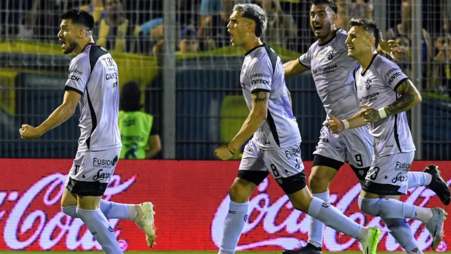 Fútbol: Barracas Central ganó en Rosario y trepó a lo más alto de la Zona A Fútbol: Barracas Central ganó en Rosario y trepó a lo más alto de la Zona A