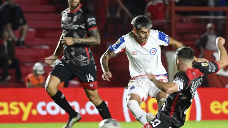 Con un empate, Argentinos y Barracas Central se metieron en los cuartos de final