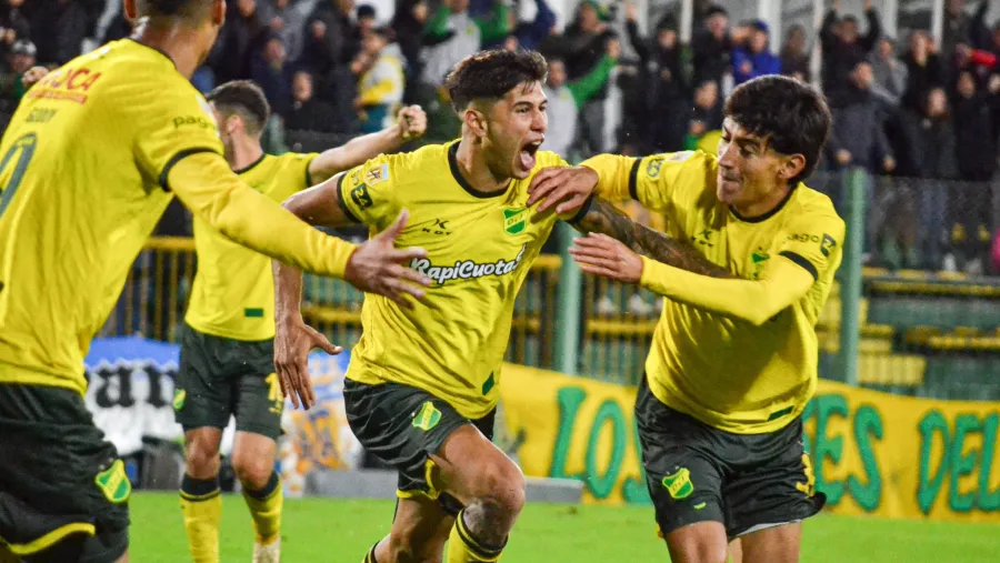 Defensa y Justicia festejó ante Newell’s y aseguró su boleto a la siguiente instancia Defensa y Justicia festejó ante Newell’s y aseguró su boleto a la siguiente instancia