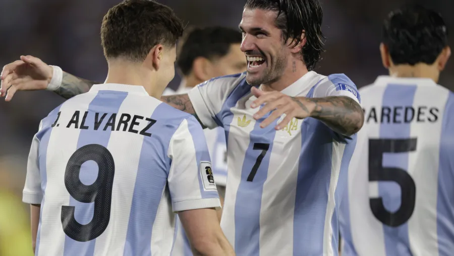 Argentina goleó a Brasil en una noche soñada y festejó su clasificación al Mundial Argentina goleó a Brasil en una noche soñada y festejó su clasificación al Mundial