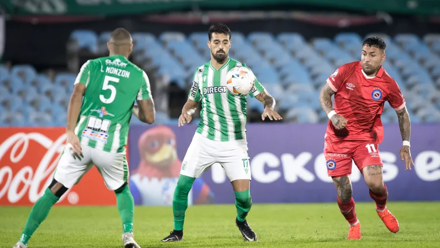 Argentinos cayó en Uruguay y comprometió su futuro en la Copa Sudamericana Argentinos cayó en Uruguay y comprometió su futuro en la Copa Sudamericana