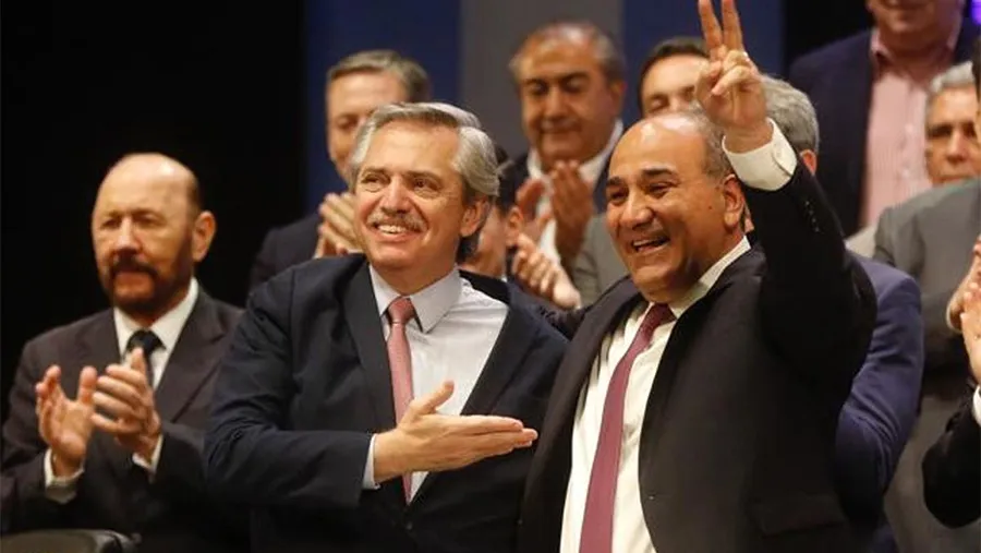 Alberto Fernández en el acto de asunción del gobernador tucumano, Juan Manzur.