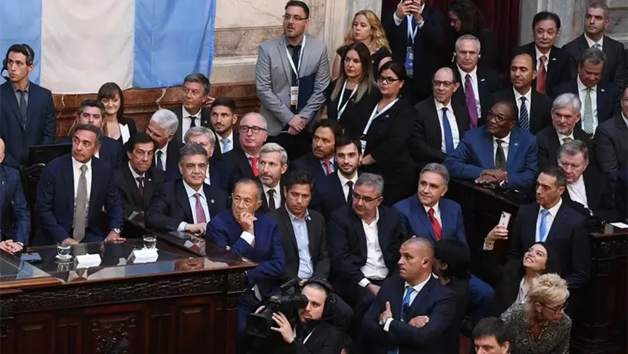 Varios gobernadores estuvieron presentes en la Asamblea Legislativa, el resto no asistió por compromisos gubernamentales. Varios gobernadores estuvieron presentes en la Asamblea Legislativa, el resto no asistió por compromisos gubernamentales.